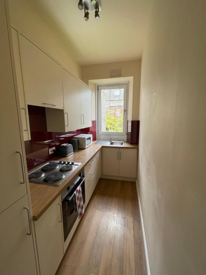 Beautiful 2 Bedroom Apartment- Prime Location, Aberdeen Centre Luaran gambar