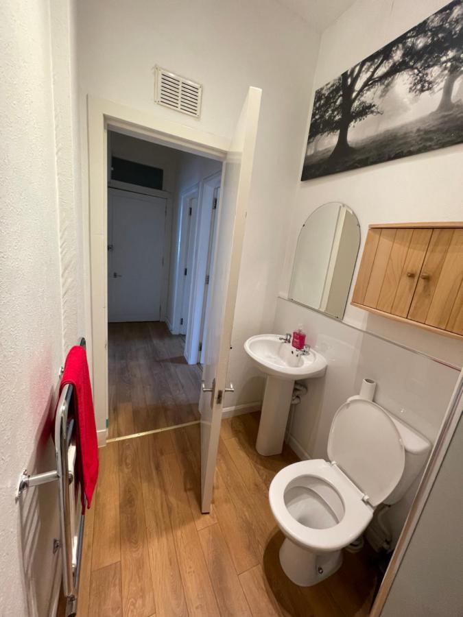 Beautiful 2 Bedroom Apartment- Prime Location, Aberdeen Centre Luaran gambar